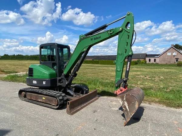 Bobcat e55, (2012), 4881 horas, 5.7t + 3 baldes - ocasião