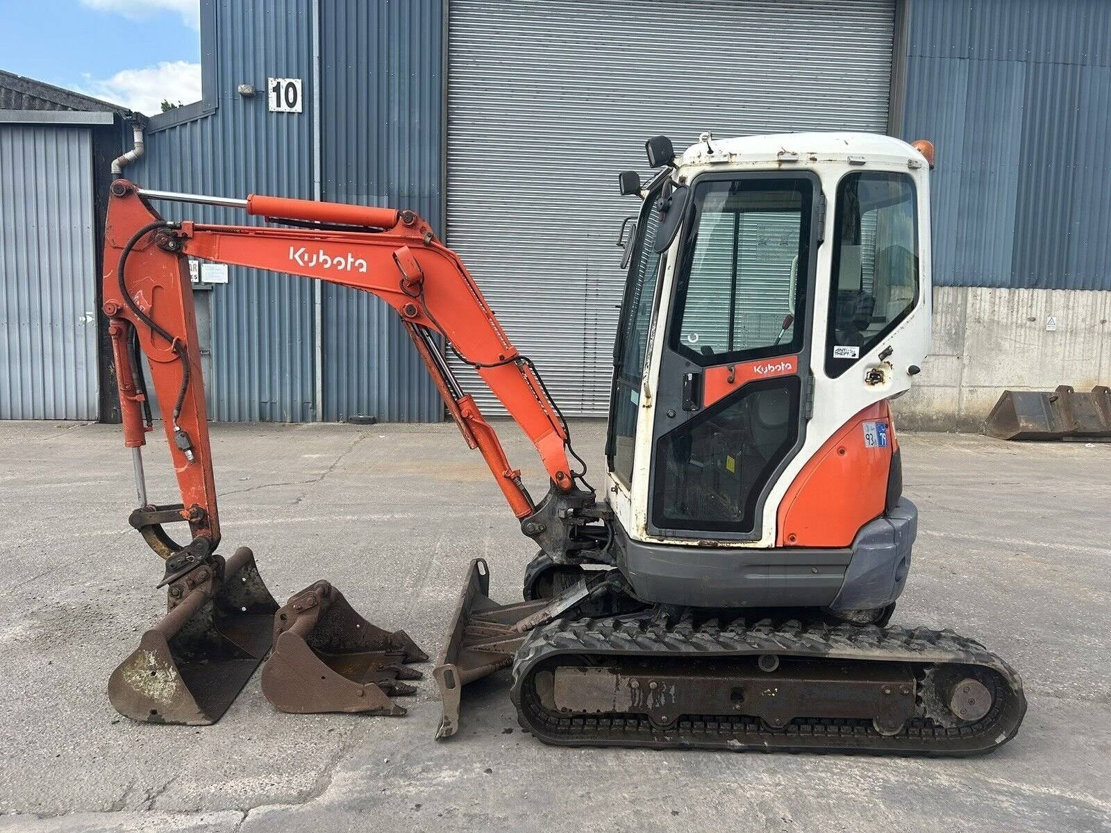 Kubota u25-3, (2008), 3600 heures, 2.6t + brh + 3 godets - occasion